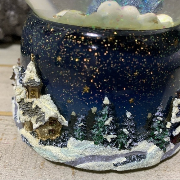 ❤️Hallmark Precious Moments Angel Bear Snow Globe - Picture 5 of 9